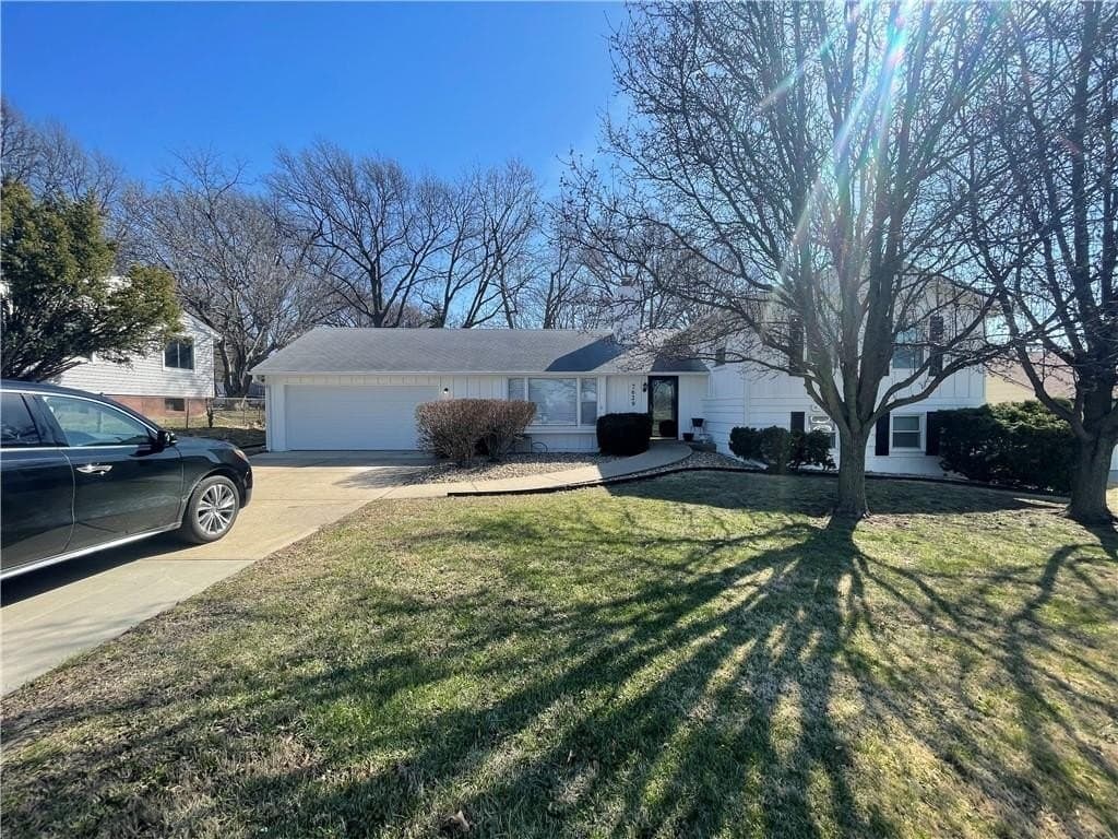 4 bedroom house for sale at 7629 Mission Rd Prairie Village 66208 - $475,000
