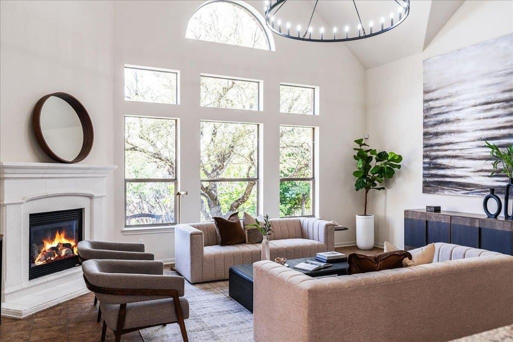 5 bedroom house for sale at 16017 Snowdonia Cv Bee Cave - $895,000