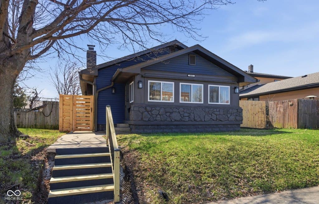 3 bedroom house for sale at 1611 Main St Beech Grove - $275,000