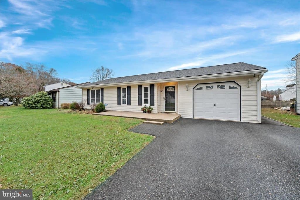 3 bedroom house for sale at 40 E Shady Dr Brookside - $329,999