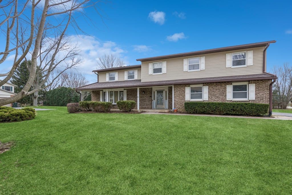 5 bedroom house for sale at 5017 Kenneth Dr Crystal Lake 60014 - $525,000