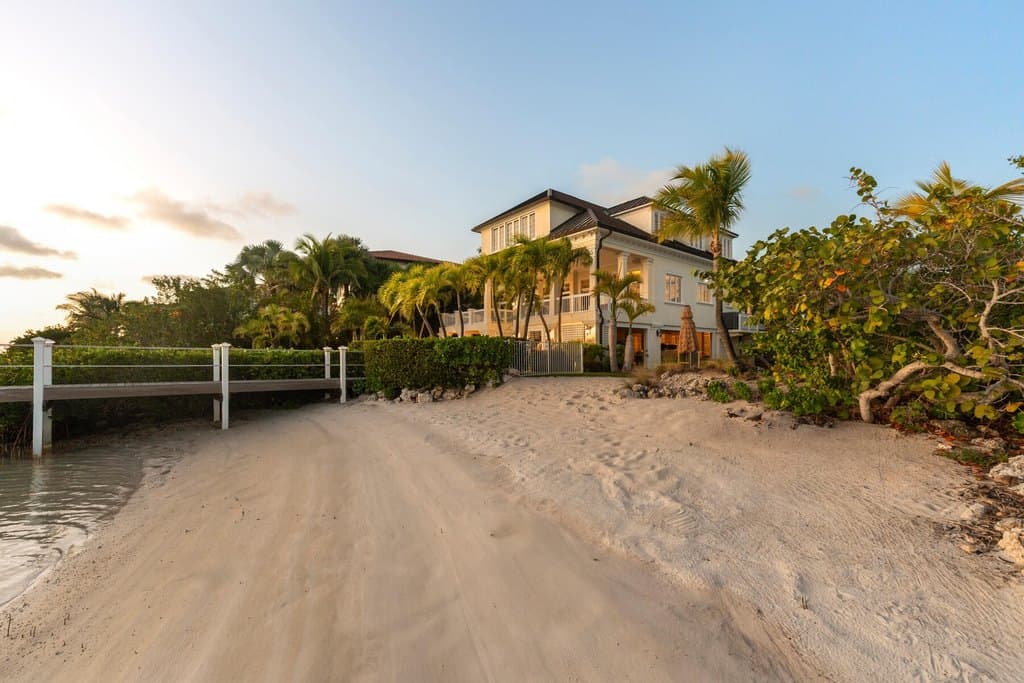 4 bedroom house for sale at 24 Cannon Royal Dr Big Coppitt Key - $4,695,000