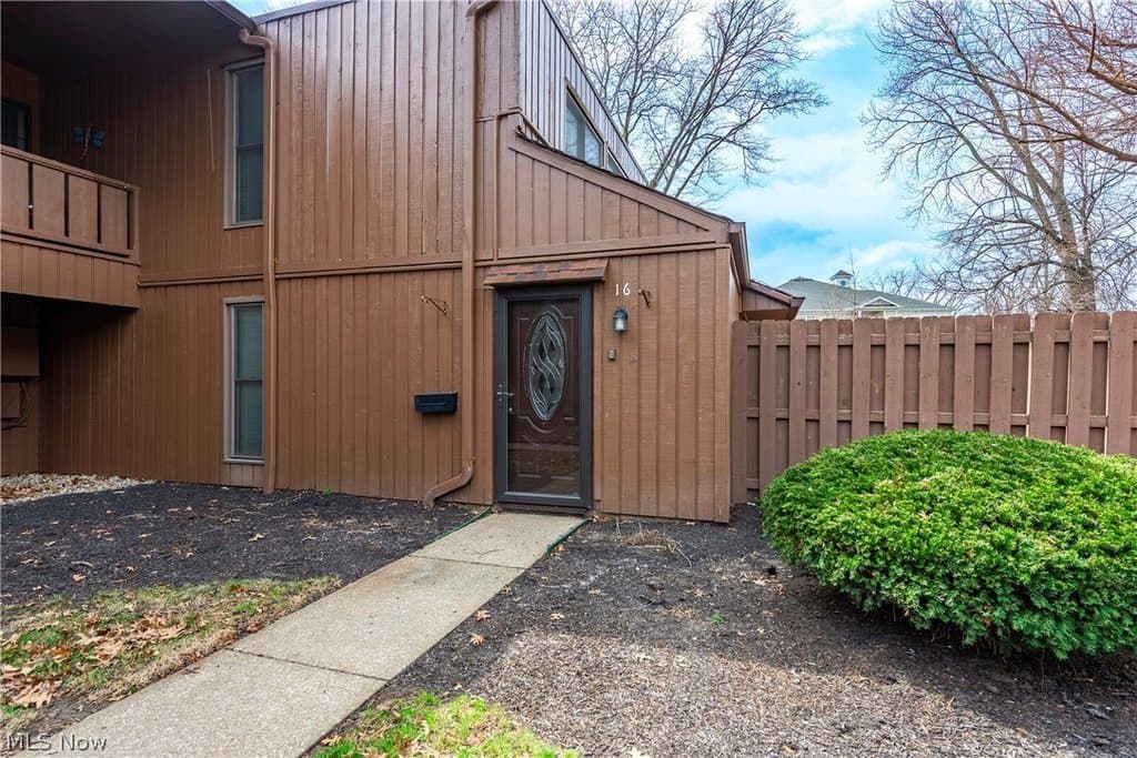 2 bedroom condo for sale at 33803 Electric Blvd Apt A16 Avon Lake 44012 - $159,900