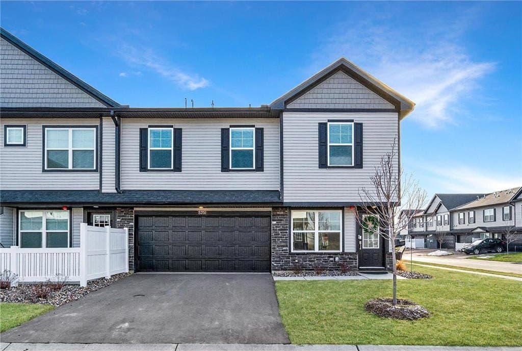 3 bedroom townhouse for sale at 5251 Long Pointe Pass Woodbury 55129 - $375,000