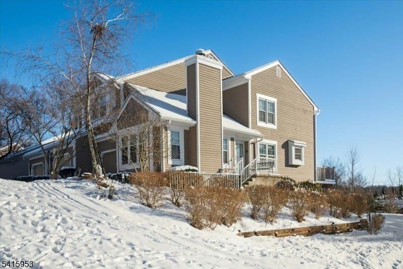 3 bedroom condo for sale at 13 Spencer Ln Bedminster - $770,000