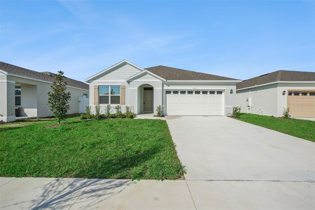 3 bedroom house for sale at 3515 Nettle Loop Tavares 32778 - $329,000