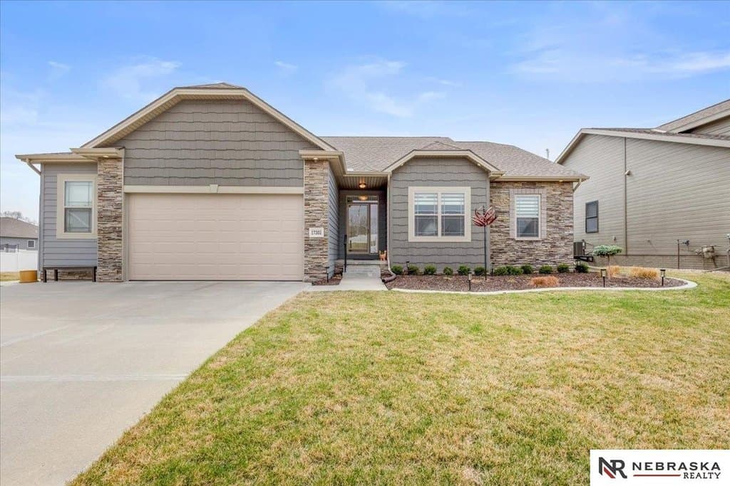 4 bedroom house for sale at 17303 Morgan Ave Gretna 68028 - $469,500