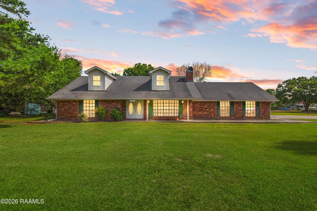 4 bedroom house for sale at 16335 W LA Highway 330 Abbeville - $249,000
