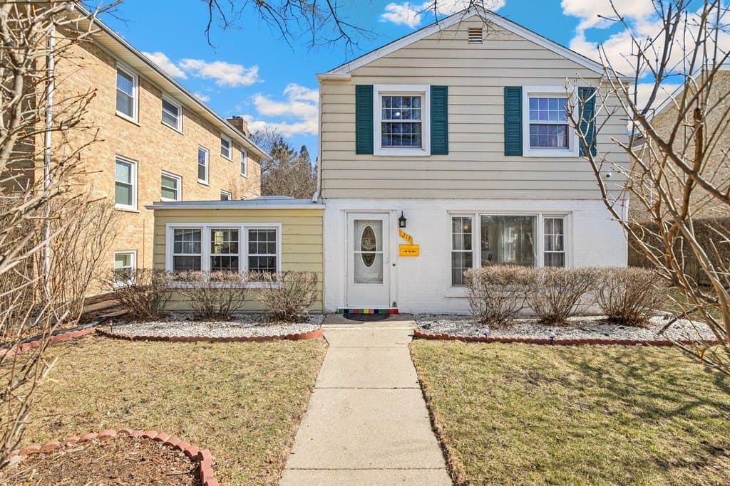 4 bedroom house for sale at 213 S Dryden Pl Arlington Heights - $465,000