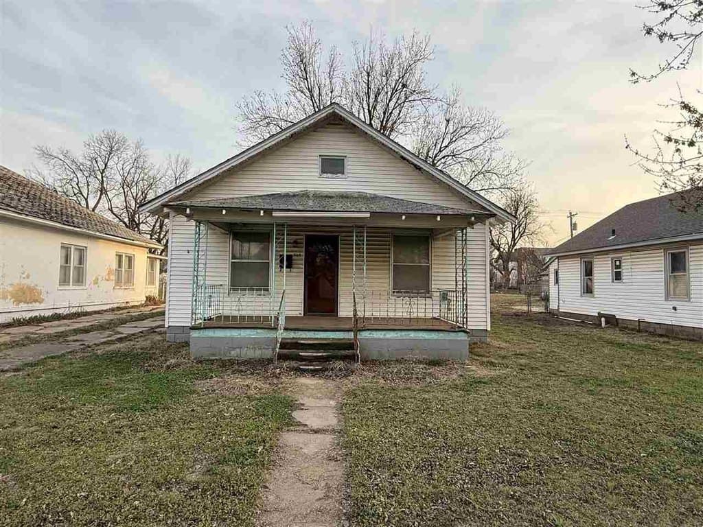 2 bedroom house for sale at 809 W McKinley Ave Blackwell - $25,000