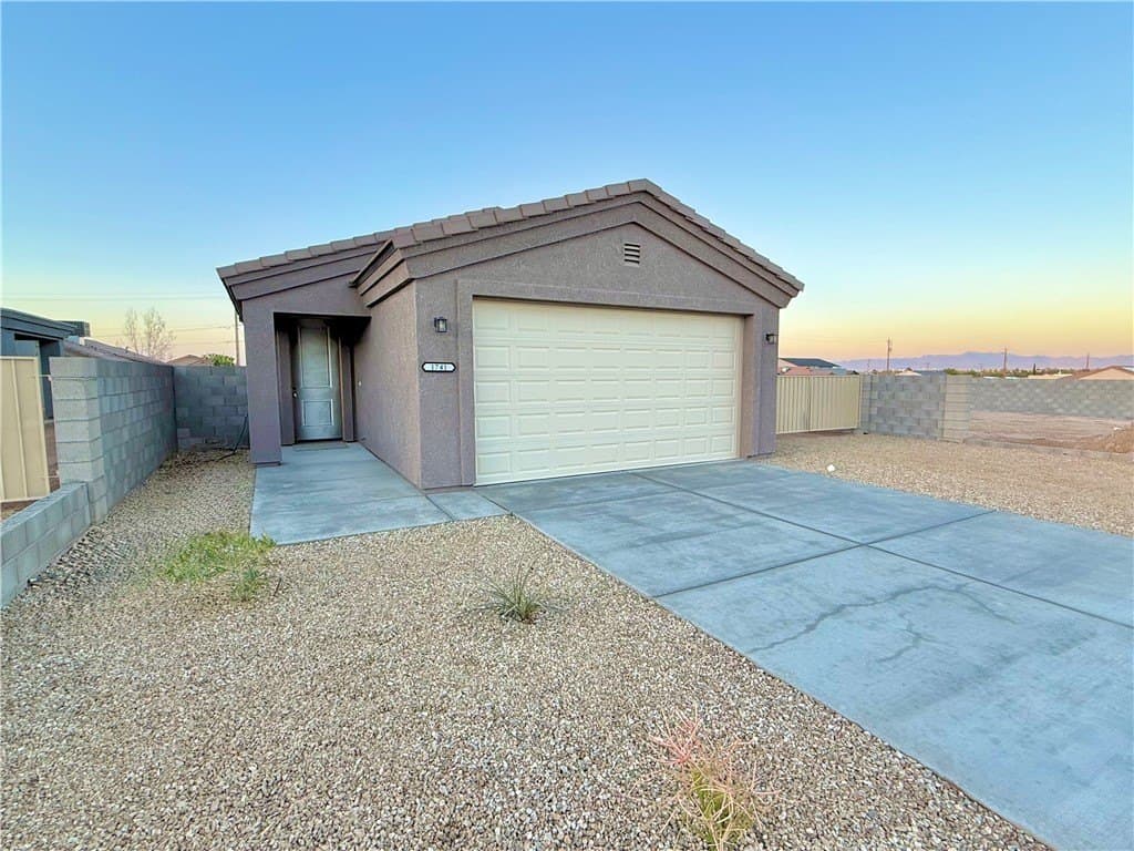 3 bedroom house for sale at 1741 Lucille Ave Kingman 86401 - $253,900