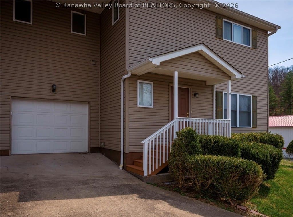 3 bedroom townhouse for sale at 6 Lincoln Hts Unit B Alum Creek - $216,000