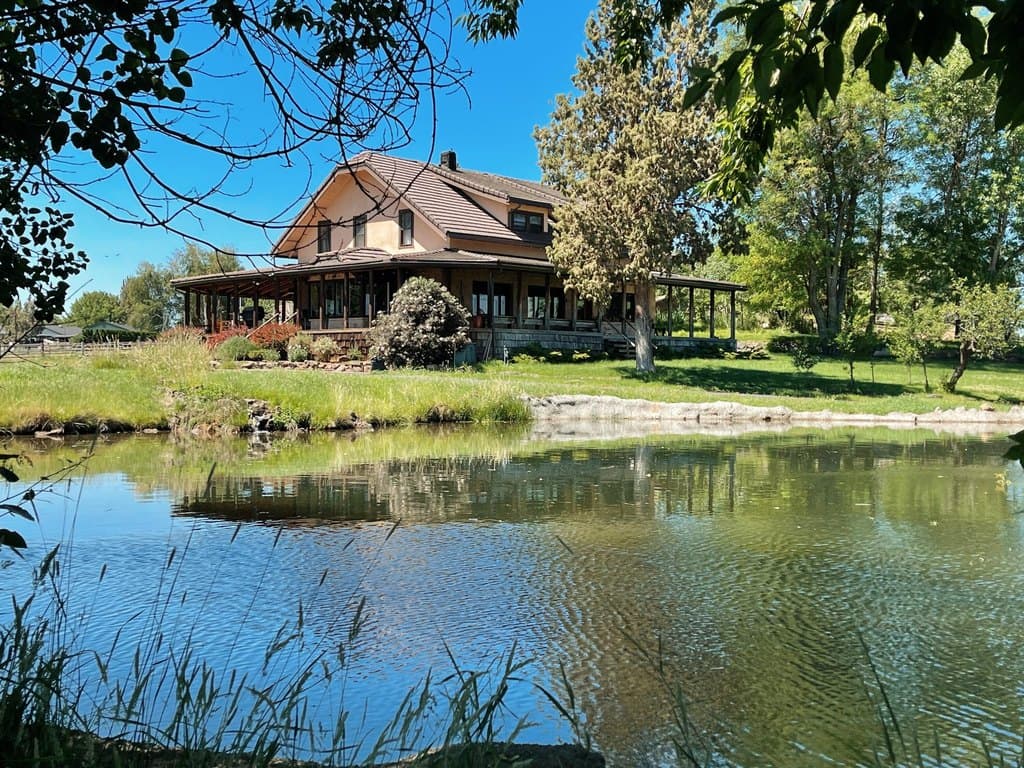4 bedroom house for sale at 61900 Anker Ln Bend - $1,850,000