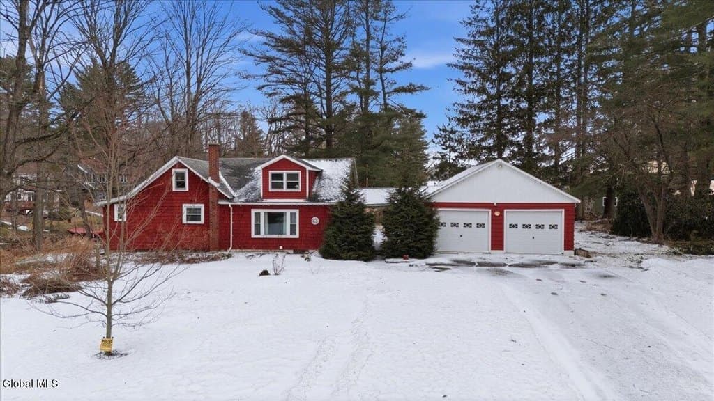 4 bedroom house for sale at 5518 Crooked St Broadalbin - $425,000