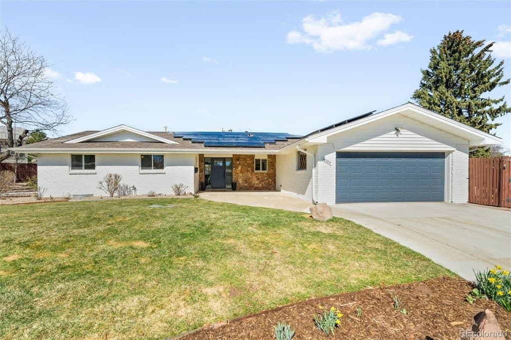 5 bedroom house for sale at 13325 Winfield Pl Applewood - $995,000