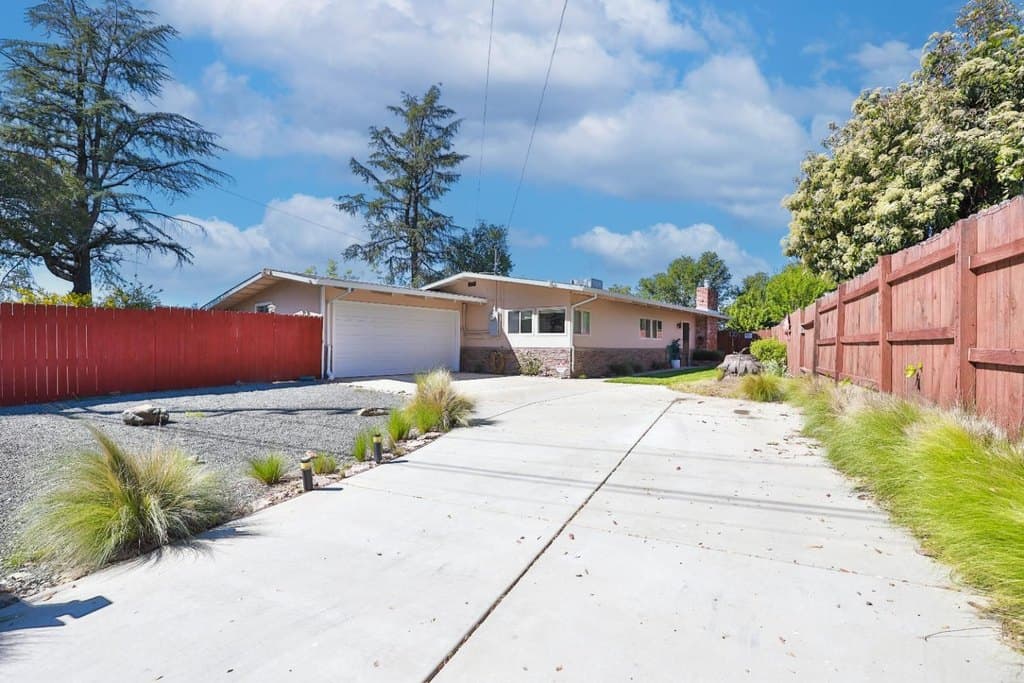3 bedroom house for sale at 158 Terry Ln Auburn - $480,000