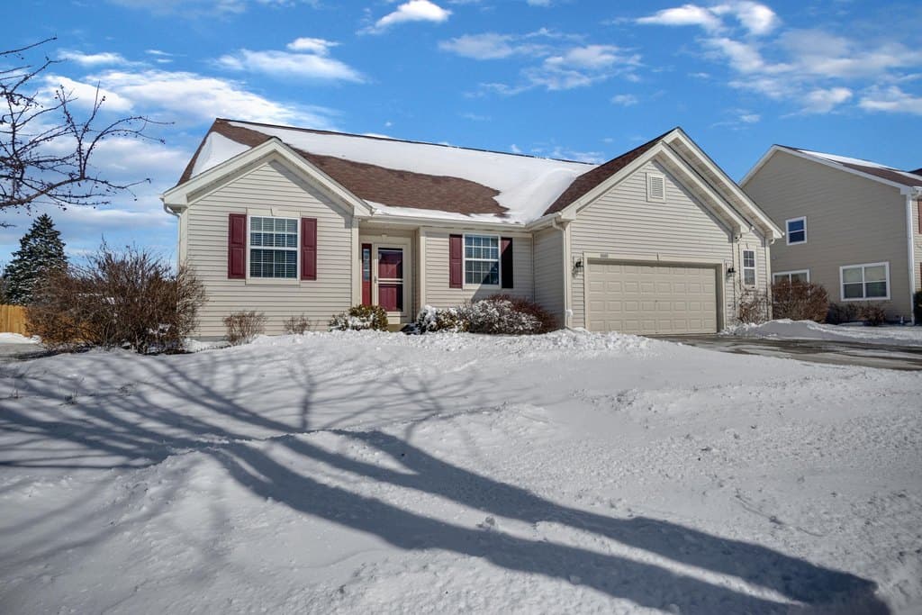 5 bedroom house for sale at 2402 Kiowa Dr Grafton 53024 - $614,900