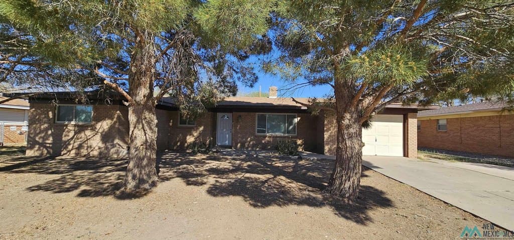 4 bedroom house for sale at 905 Avenida Manana Roswell 88203 - $265,000