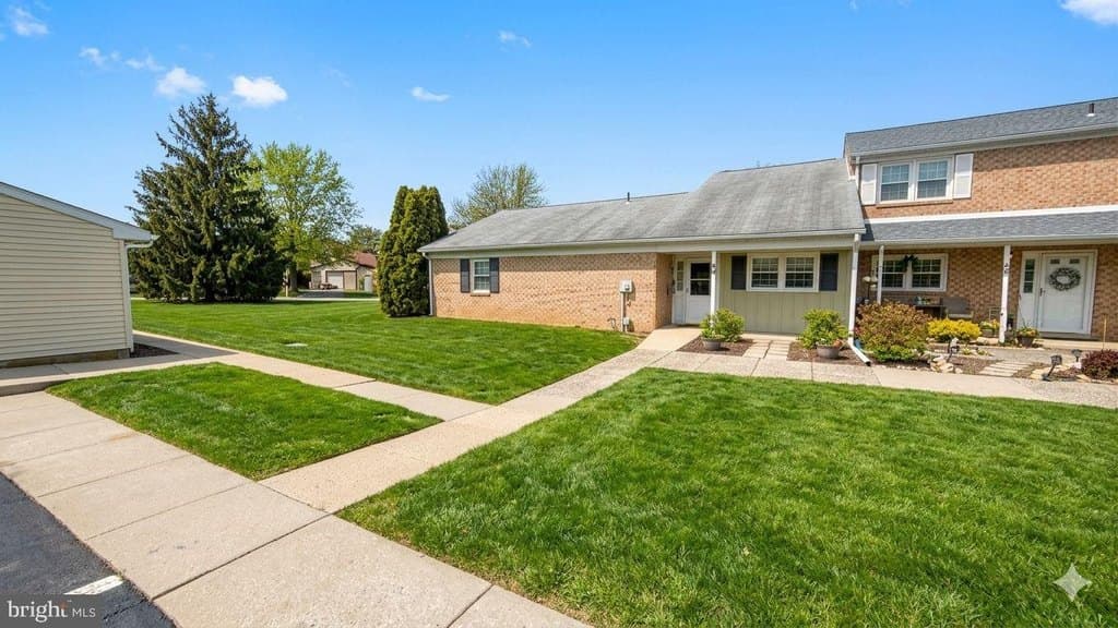 2 bedroom townhouse for sale at 49 Fair Isle Cir Brittany Farms-the Highlands - $319,900