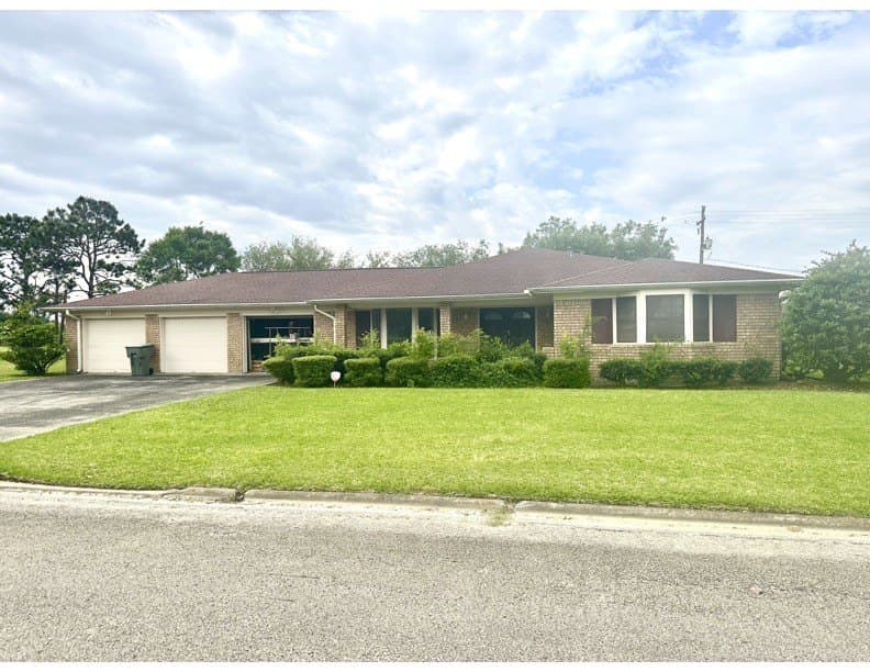 3 bedroom house for sale at 2312 Salisbury Dr Port Arthur 77640 - $192,000