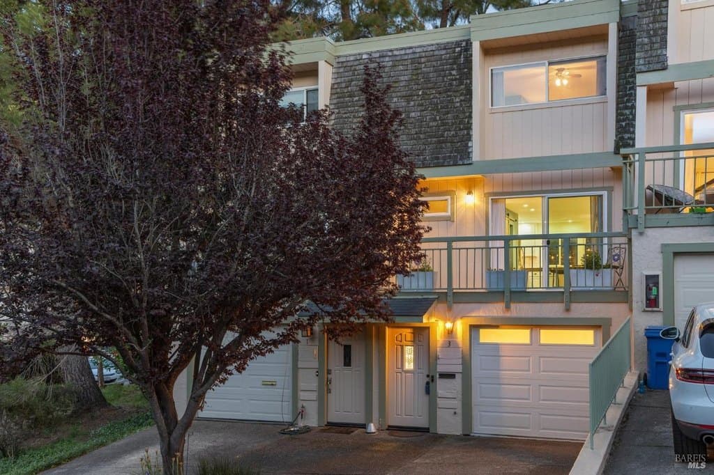 2 bedroom townhouse for sale at 3 Aries Ln Novato 94947 - $640,000
