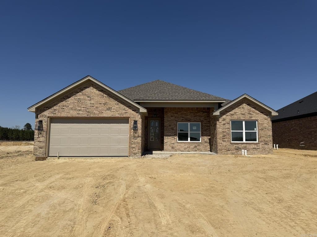4 bedroom house for sale at 148 Kelton St East End 72065 - $328,000