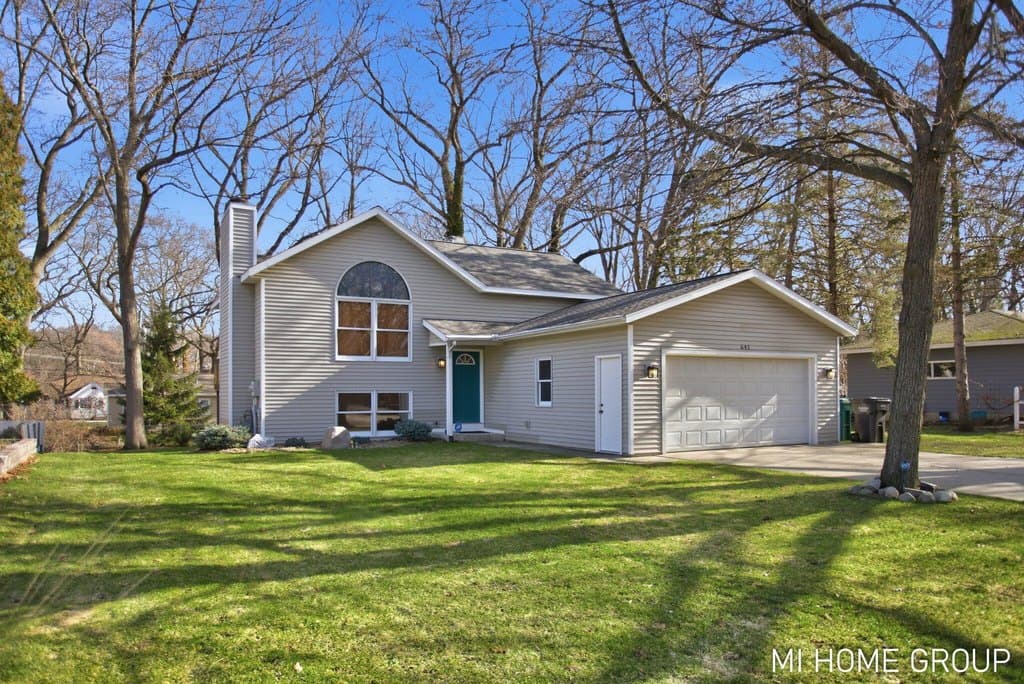 3 bedroom house for sale at 641 Pineview Dr Beechwood - $350,000