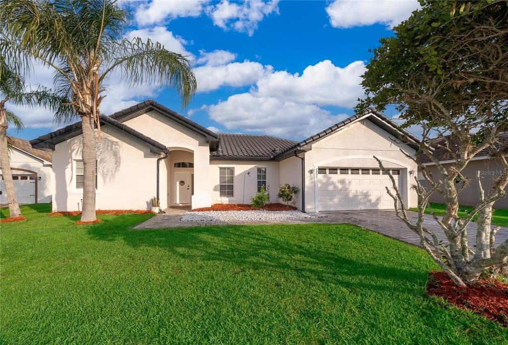 4 bedroom house for sale at 2951 Westview Ct Kissimmee - $400,000