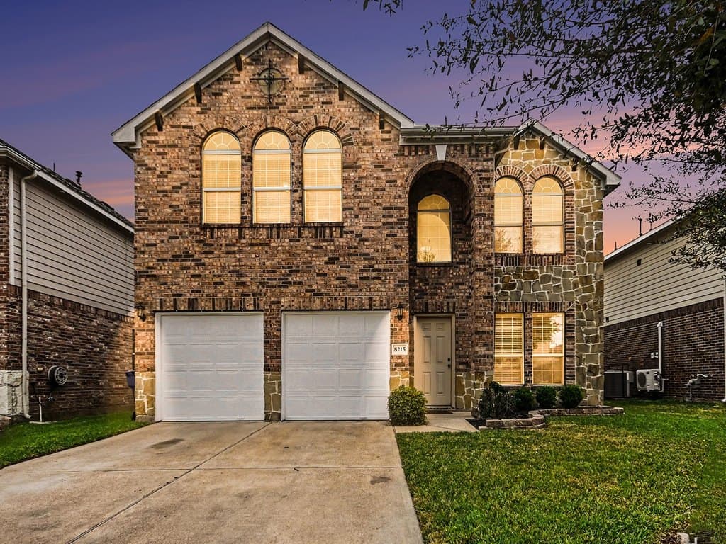 3 bedroom house for sale at 8215 Lemongrass Ave Baytown 77521 - $265,000