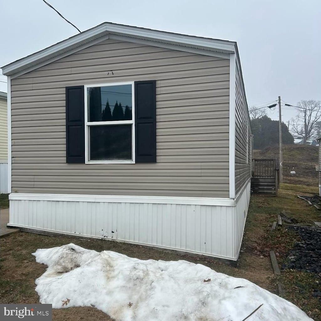 2 bedroom mobile home for sale at 3 Pleasant Hill Ave Akron - $64,000