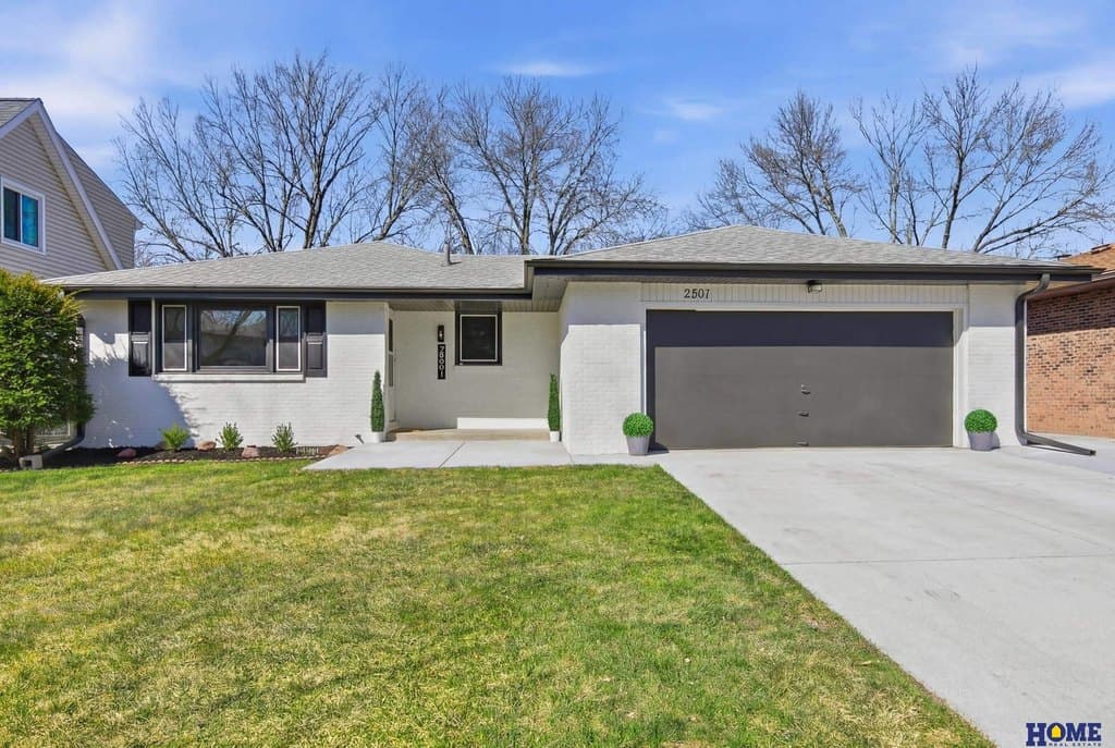 3 bedroom house for sale at 2801 N 74th St Lincoln - $389,900