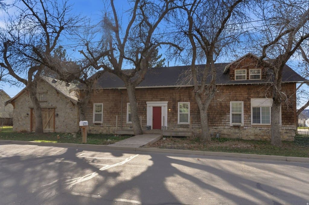 4 bedroom house for sale at 16 S 200 E Centerville - $850,000