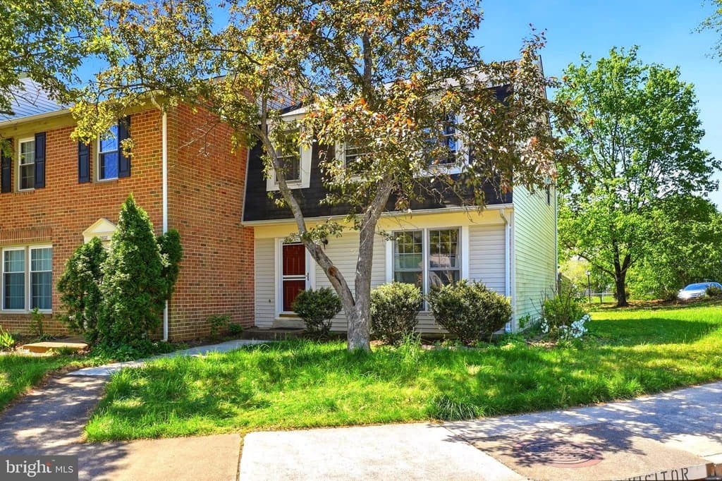 3 bedroom townhouse for sale at 12800 Tumbling Brook Ln Lake Ridge 22192 - $430,000