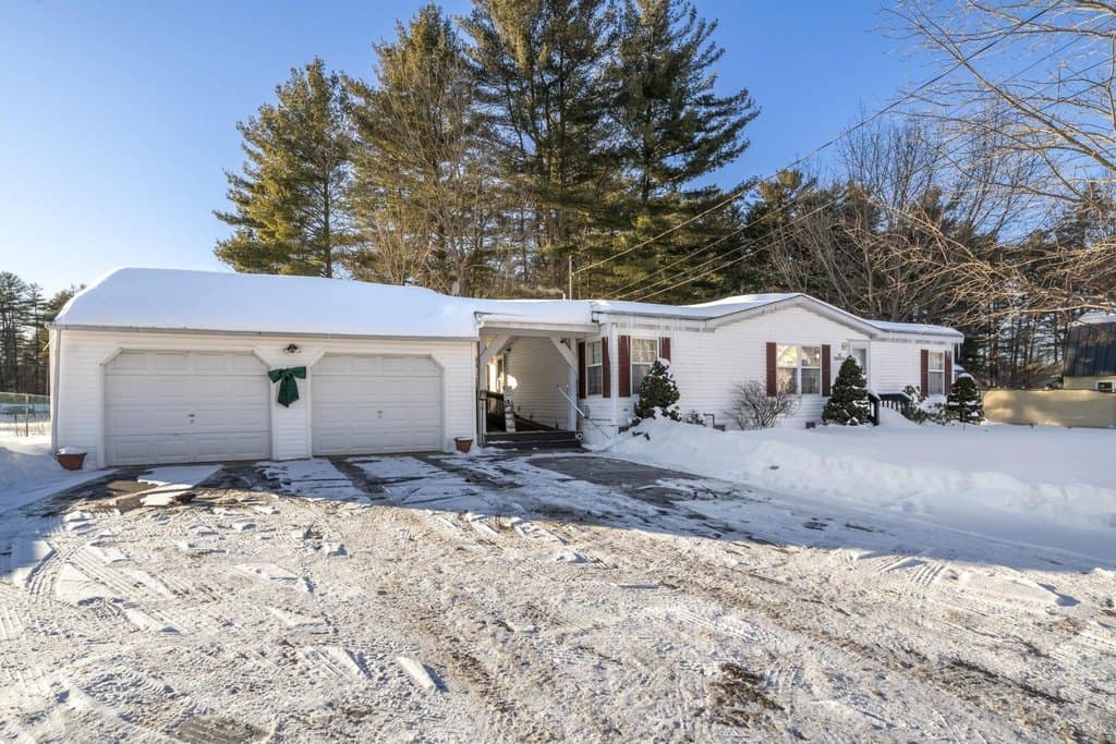 3 bedroom mobile home for sale at 31 McElwain St East Merrimack 03054 - $435,000