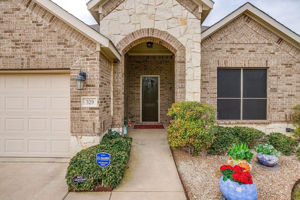 4 bedroom house for sale at 329 Madison St Burleson - $499,500