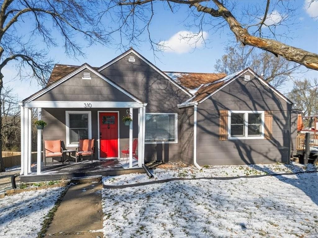 4 bedroom house for sale at 310 S Bluegrass Dr Bonner Springs - $295,000