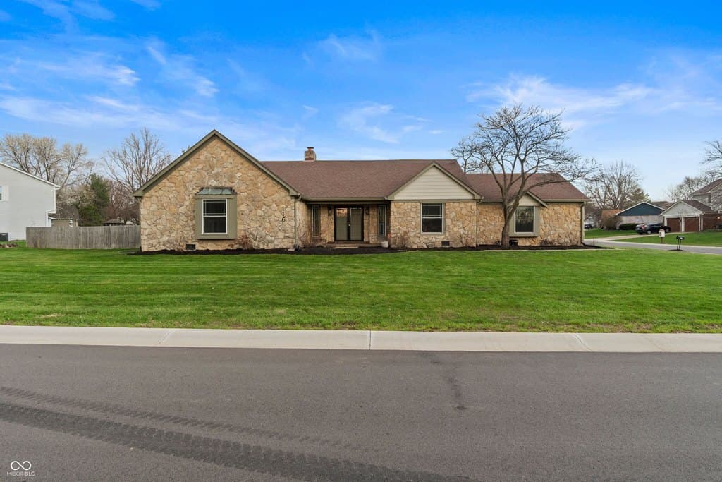 3 bedroom house for sale at 116 Wintergreen Dr Noblesville 46062 - $425,000