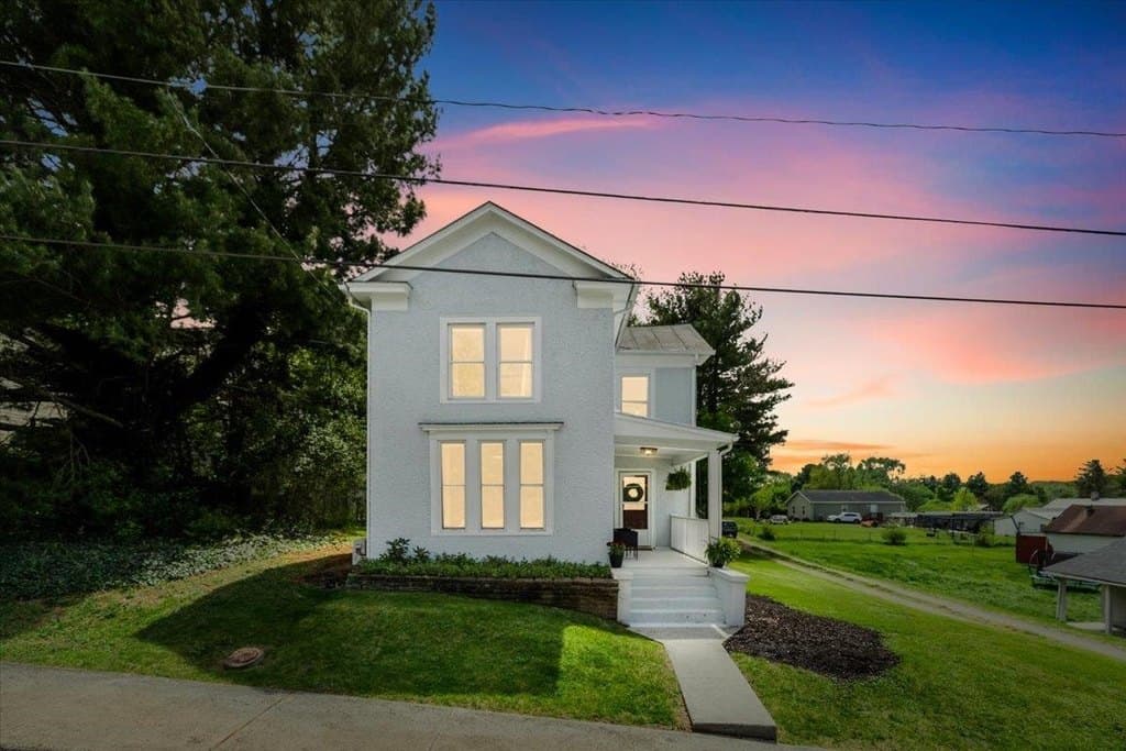 3 bedroom house for sale at 204 Pendleton St Radford 24141 - $245,000