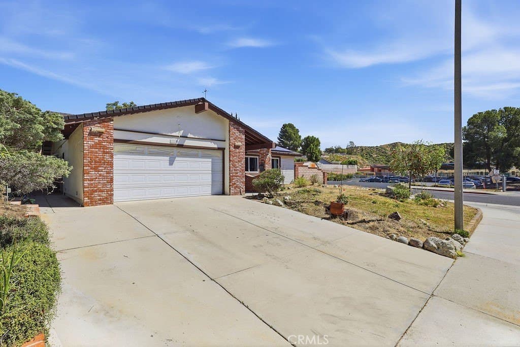 3 bedroom house for sale at 29223 Flowerpark Dr Santa Clarita - $720,000