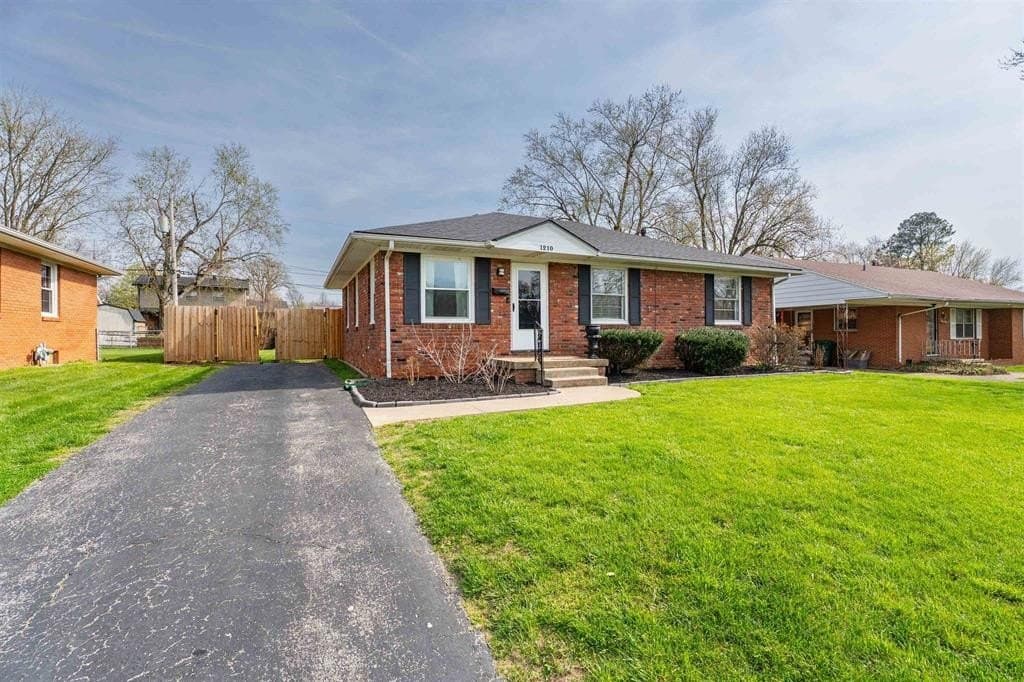 3 bedroom house for sale at 1210 Avondale Rd Owensboro 42303 - $239,900