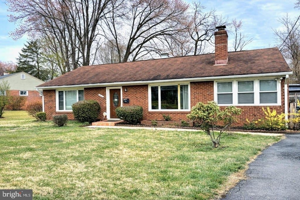 3 bedroom house for sale at 3610 Parklane Rd Fairfax 22030 - $639,900