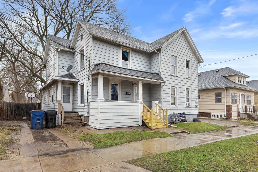 4 bedroom multi-family for sale at 1718 Erie St Racine 53402 - $190,000
