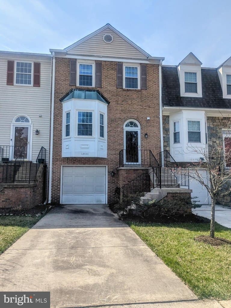 3 bedroom townhouse for sale at 12333 Field Lark Ct Fairfax 22033 - $675,000