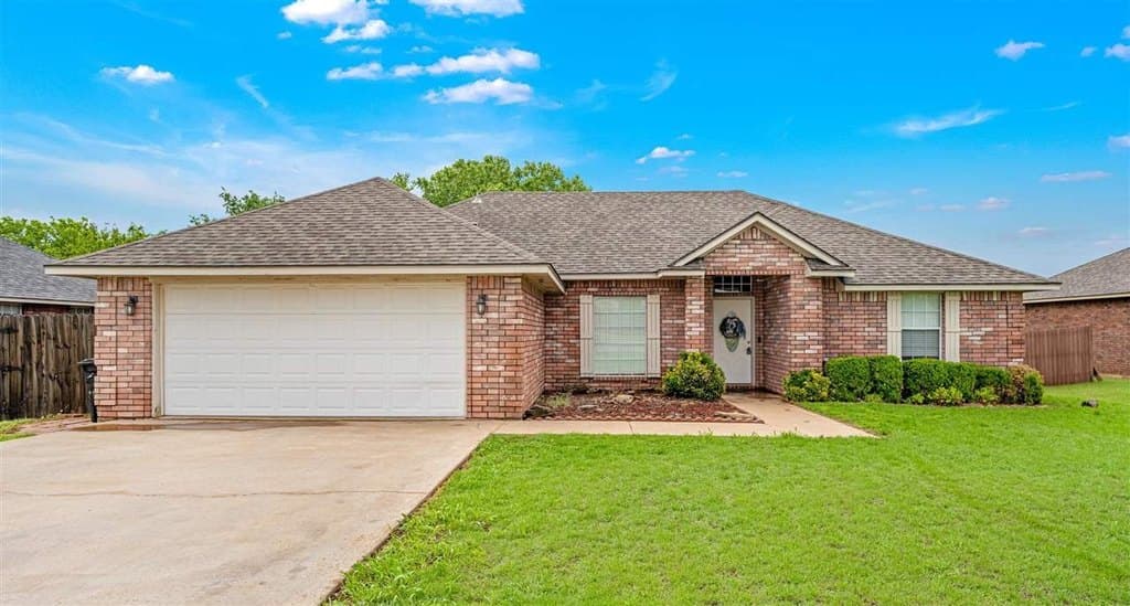 3 bedroom house for sale at 70 NE Deerfield Dr Elgin 73538 - $224,000