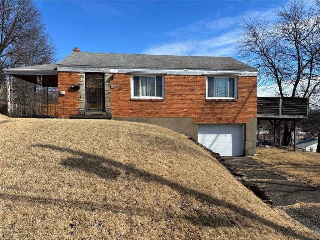3 bedroom house for sale at 1800 McCully Rd Castle Shannon - $100,000