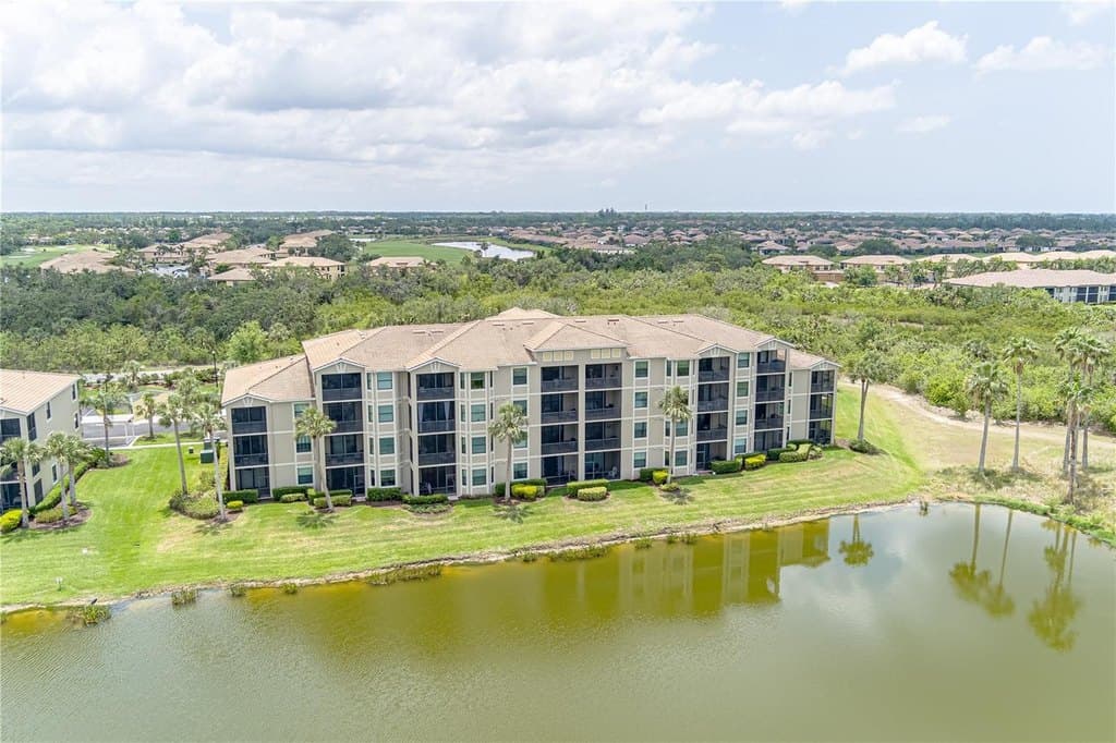 2 bedroom condo for sale at 7005 River Hammock Dr Unit 204 Bradenton - $265,000