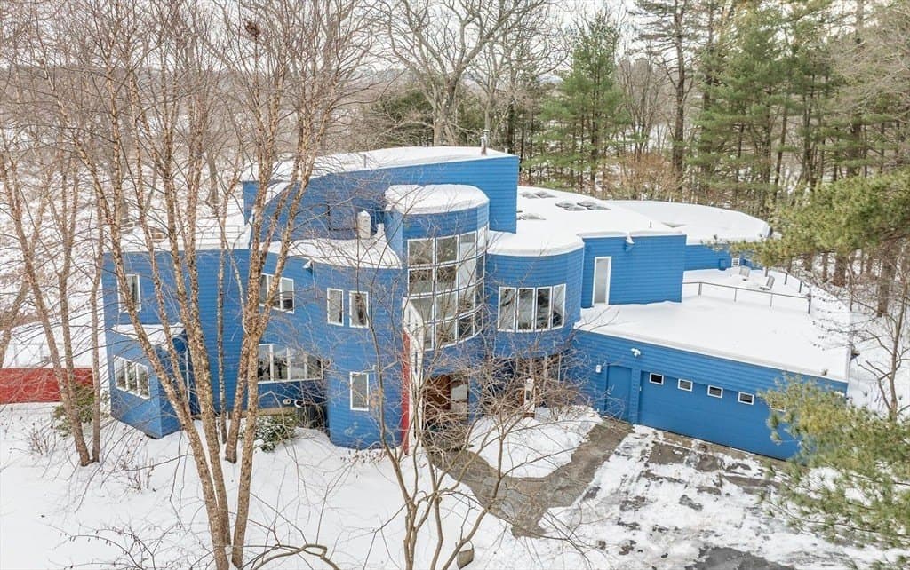 8 bedroom house for sale at 389 River Rd Carlisle - $4,950,000