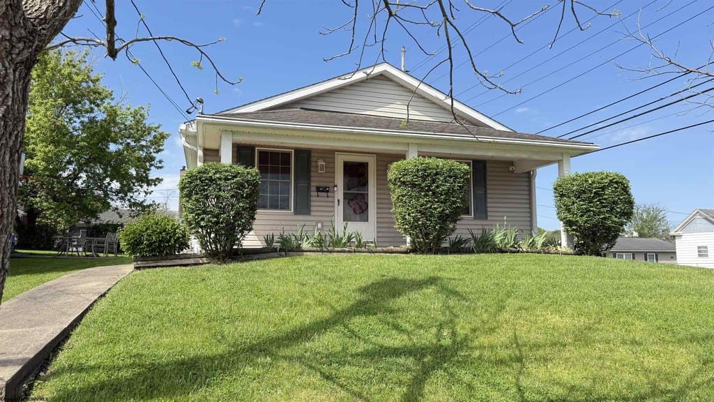 3 bedroom house for sale at 1205 E Main St Clarksburg 26301 - $175,000