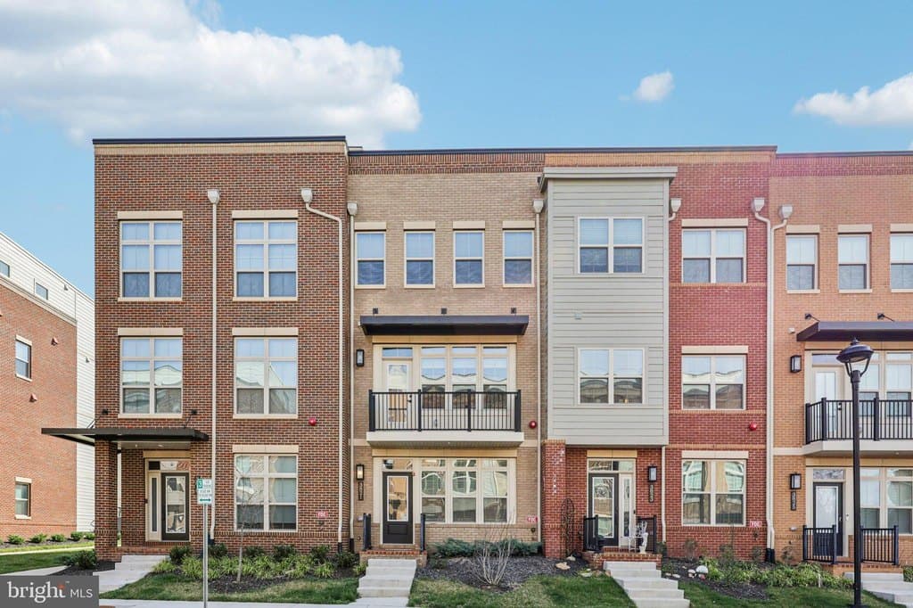 5 bedroom townhouse for sale at 3821 Tussica Way Fairfax 22030 - $1,174,900