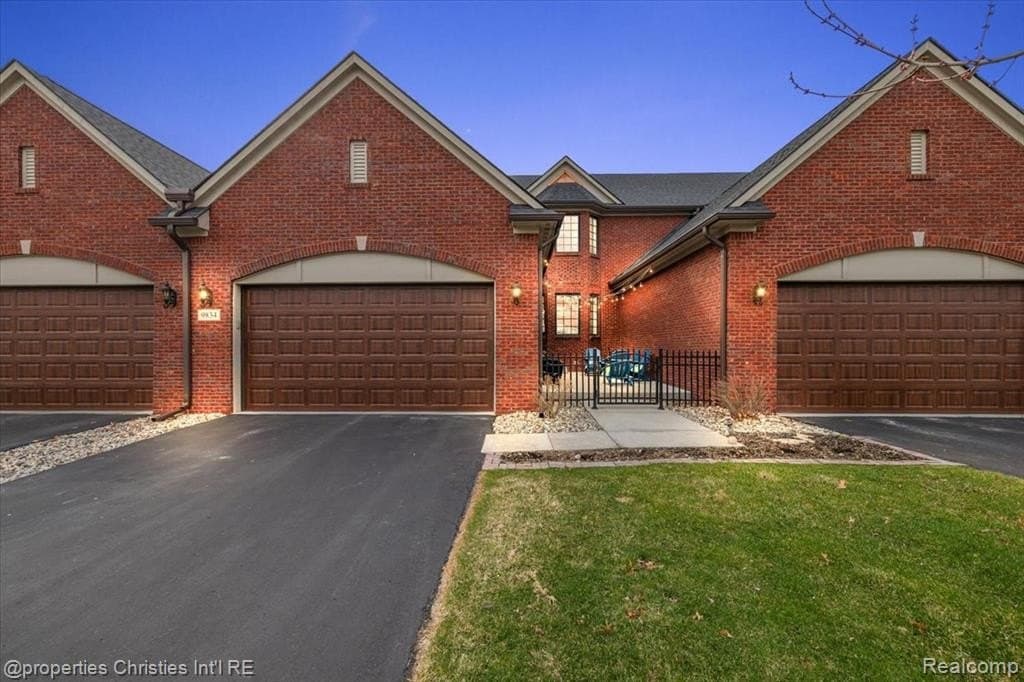 3 bedroom condo for sale at 9834 Nature Valley Dr Brighton 48114 - $700,000